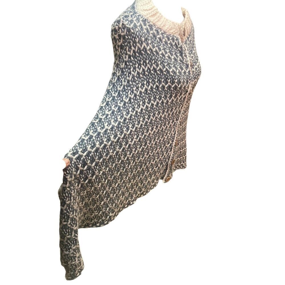Simply Noelle Slate Blue & Cream Button Down Poncho/Shawl/Shrug-One Size - Picture 8 of 15